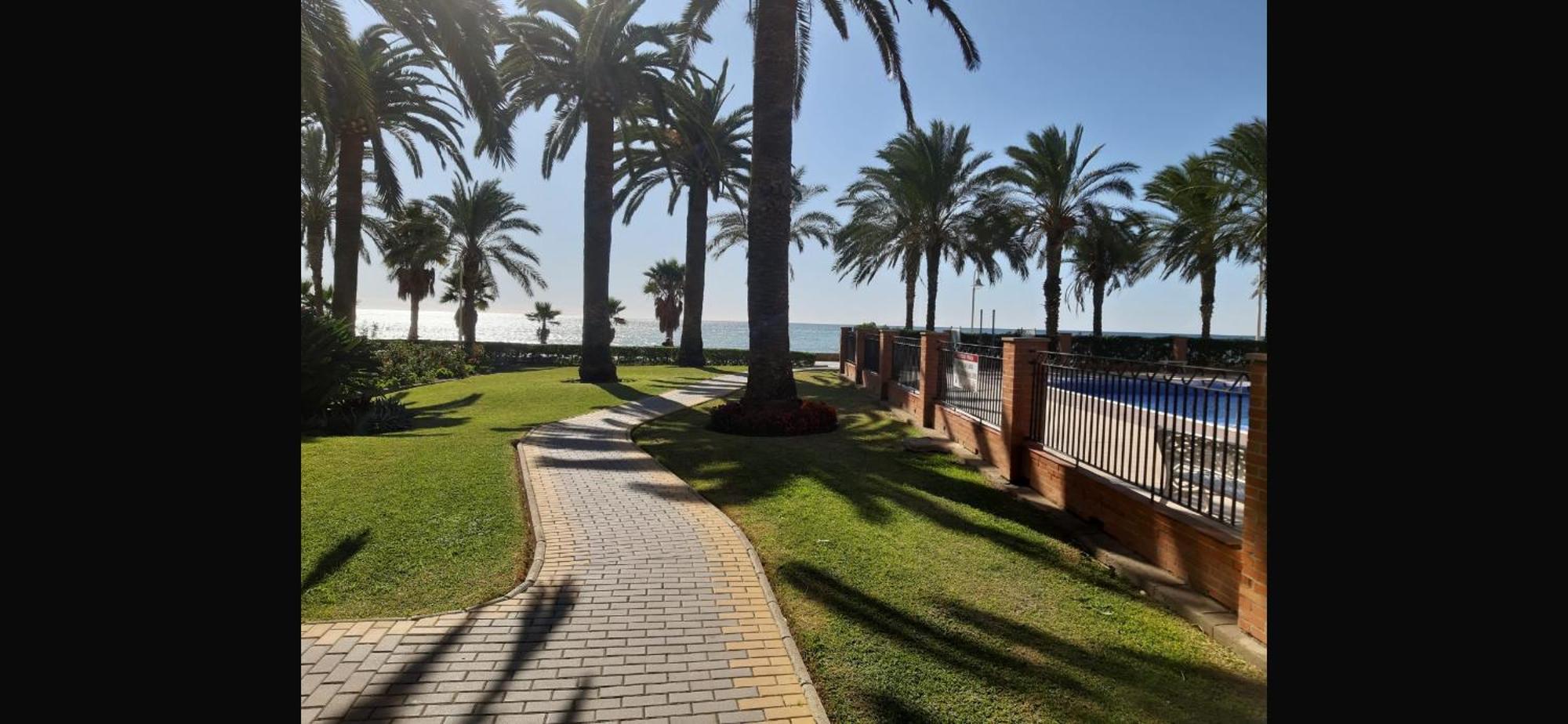 Estudio Fran Centro Internacional Algarrobo Costa Luaran gambar